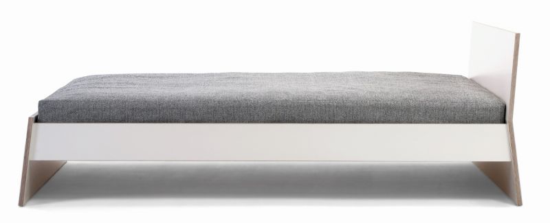 Stockholm Bett von Richard Lampert, 180 cm, Birke Multiplex, weiß, mit hohem Kopfteil.